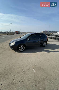 Хэтчбек Volkswagen Golf 2005 в 