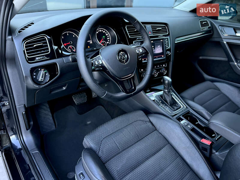 Универсал Volkswagen Golf 2015 в Одессе
