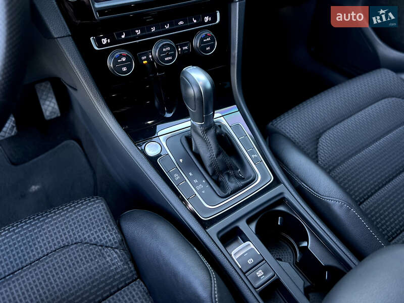 Универсал Volkswagen Golf 2015 в Одессе