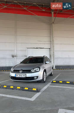 Універсал Volkswagen Golf 2010 в Рівному