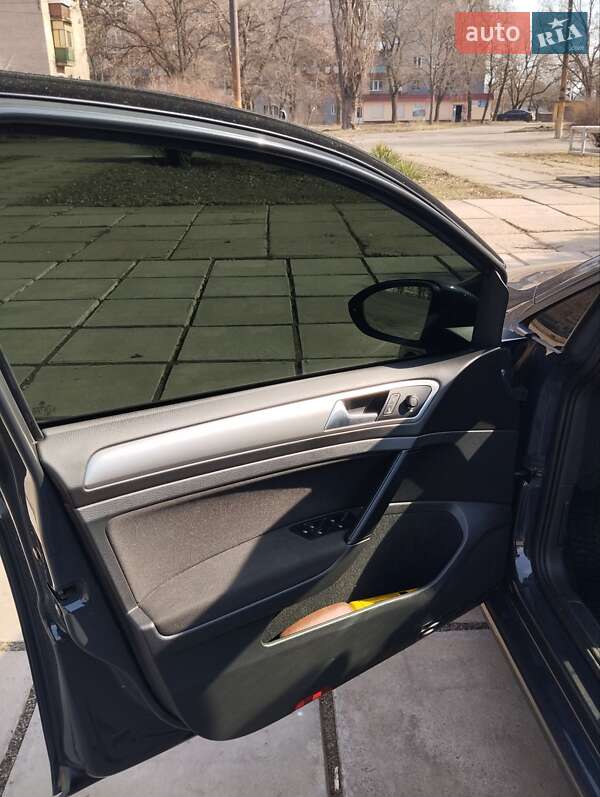 Хетчбек Volkswagen Golf 2017 в Кривому Розі