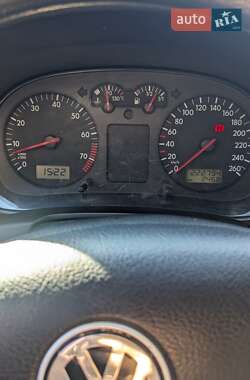 Хетчбек Volkswagen Golf 2001 в 
