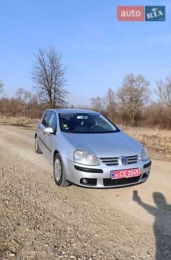 Хэтчбек Volkswagen Golf 2004 в Самборе