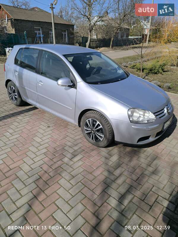 Хетчбек Volkswagen Golf 2005 в 