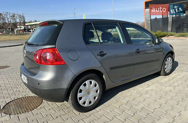 Хетчбек Volkswagen Golf 2004 в 