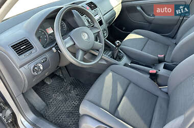 Хетчбек Volkswagen Golf 2004 в 