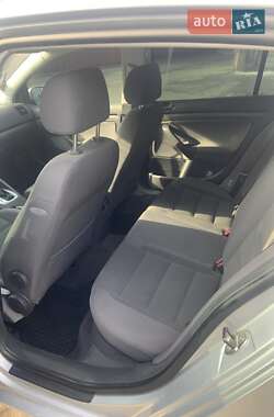 Хэтчбек Volkswagen Golf 2004 в 