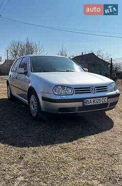 Хетчбек Volkswagen Golf 2001 в Благовіщенську