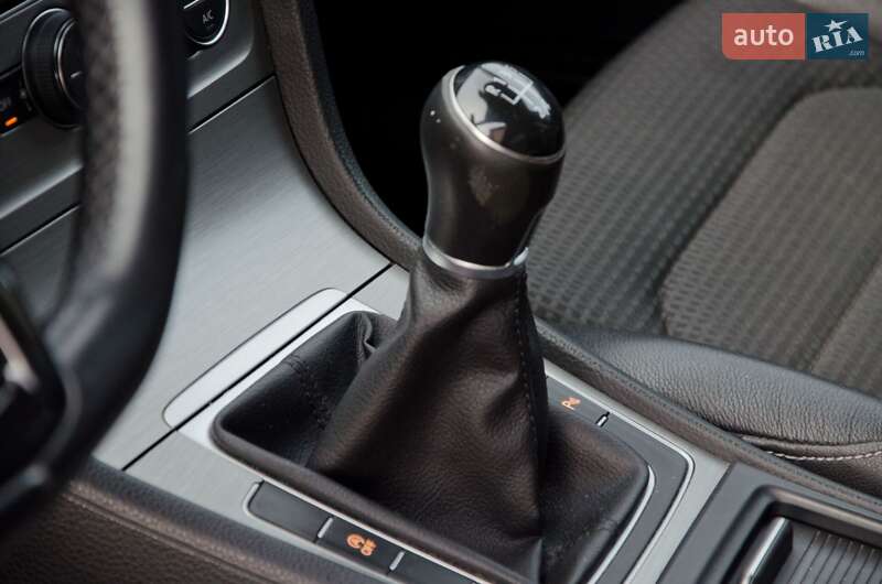 Універсал Volkswagen Golf 2015 в Сарнах