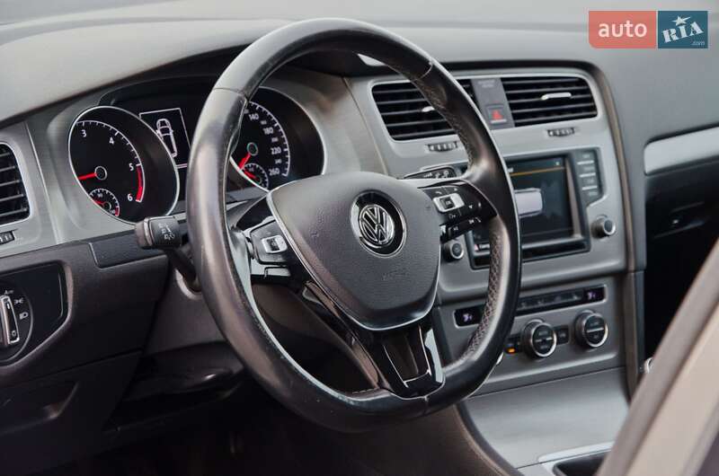 Універсал Volkswagen Golf 2015 в Сарнах