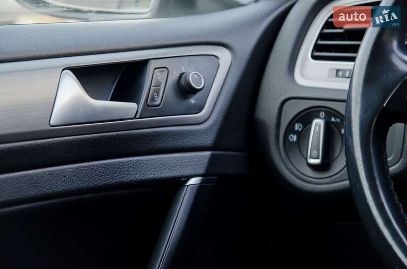 Універсал Volkswagen Golf 2015 в Сарнах