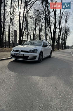 Универсал Volkswagen Golf 2015 в Черновцах