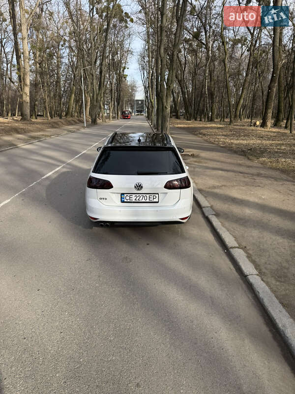 Універсал Volkswagen Golf 2015 в Чернівцях