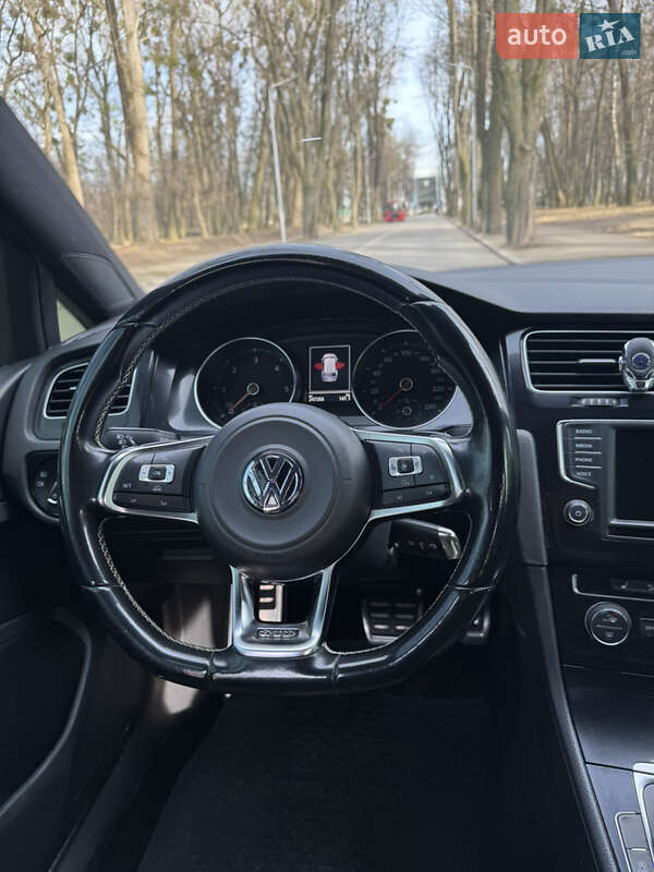 Універсал Volkswagen Golf 2015 в Чернівцях