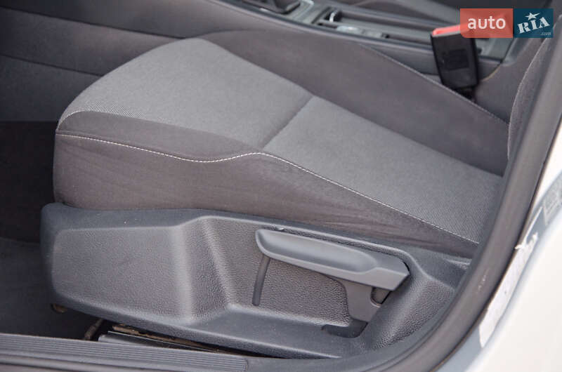 Універсал Volkswagen Golf 2015 в Сарнах