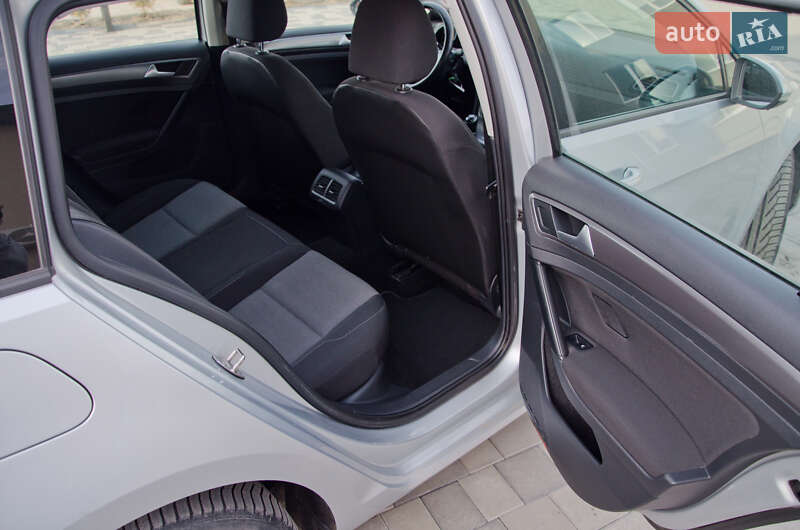 Універсал Volkswagen Golf 2015 в Сарнах