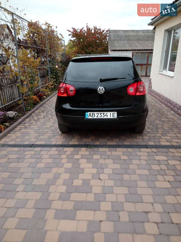 Хэтчбек Volkswagen Golf 2004 в Гайсине