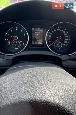 Хэтчбек Volkswagen Golf 2012 в 