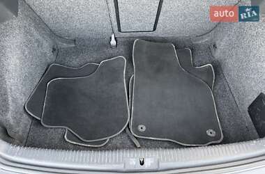 Хэтчбек Volkswagen Golf 2012 в 