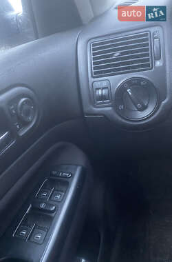 Хетчбек Volkswagen Golf 1998 в 