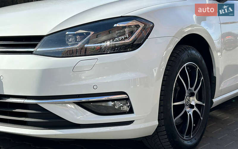Хетчбек Volkswagen Golf 2018 в Чернівцях