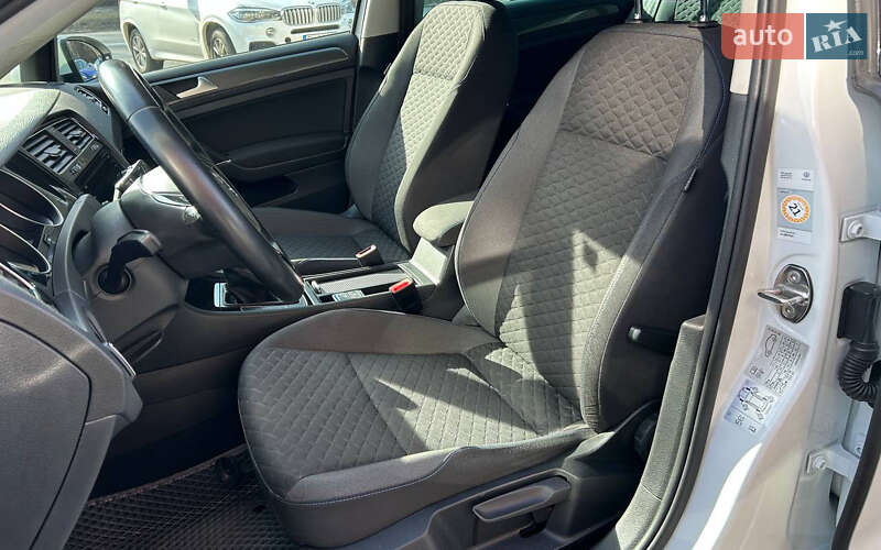 Хетчбек Volkswagen Golf 2018 в Чернівцях