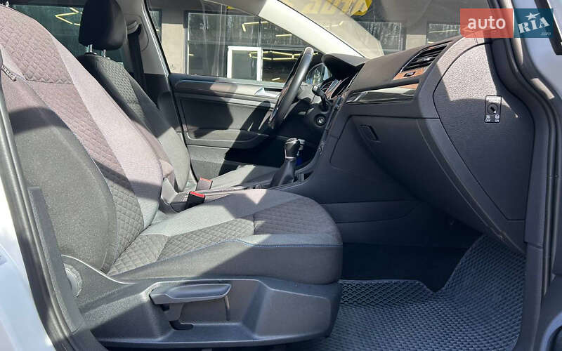 Хетчбек Volkswagen Golf 2018 в Чернівцях
