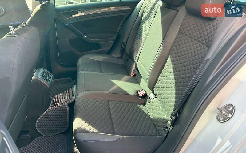 Хетчбек Volkswagen Golf 2018 в Чернівцях