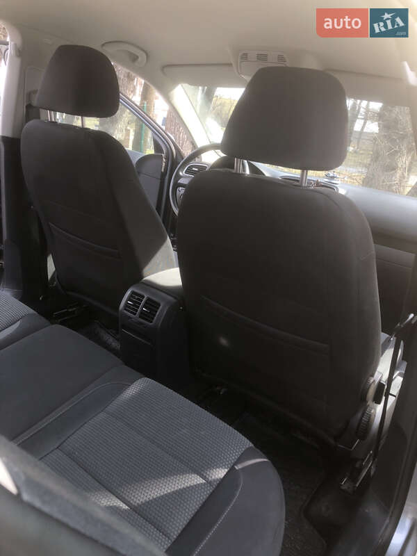 Універсал Volkswagen Golf 2010 в Львові