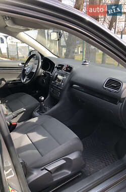 Універсал Volkswagen Golf 2010 в 