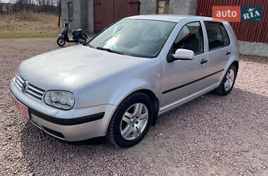 Хетчбек Volkswagen Golf 2002 в Самборі