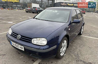 Хэтчбек Volkswagen Golf 2002 в Киеве