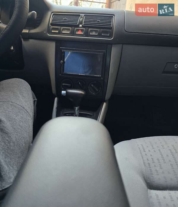 Хэтчбек Volkswagen Golf 2002 в Ивано-Франковске