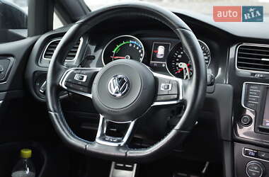 Хэтчбек Volkswagen Golf 2015 в Житомире