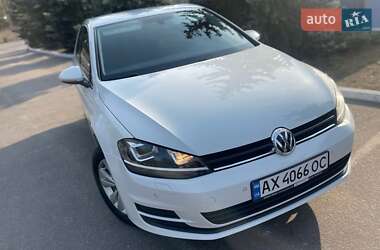 Хэтчбек Volkswagen Golf 2015 в Киеве