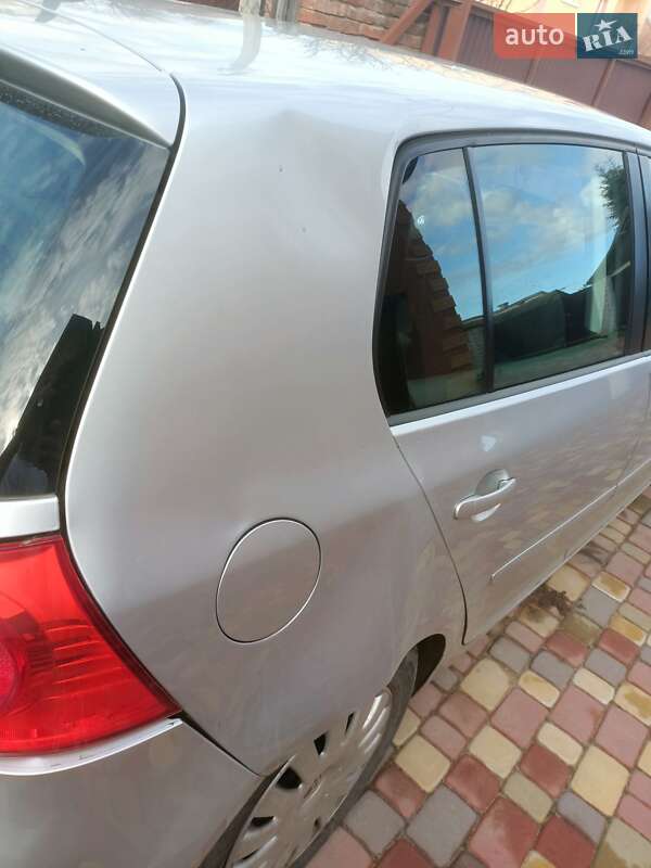 Хэтчбек Volkswagen Golf 2005 в Львове