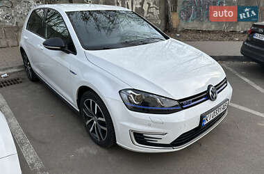 Хэтчбек Volkswagen Golf 2015 в 