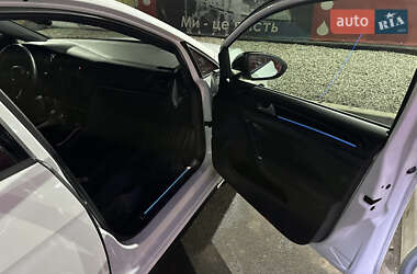 Хэтчбек Volkswagen Golf 2015 в 