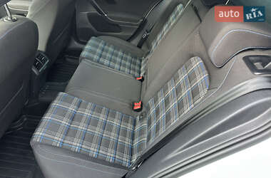 Хэтчбек Volkswagen Golf 2015 в 