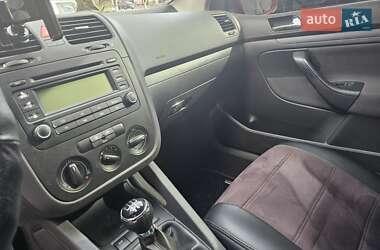 Хетчбек Volkswagen Golf 2005 в Старокостянтинові