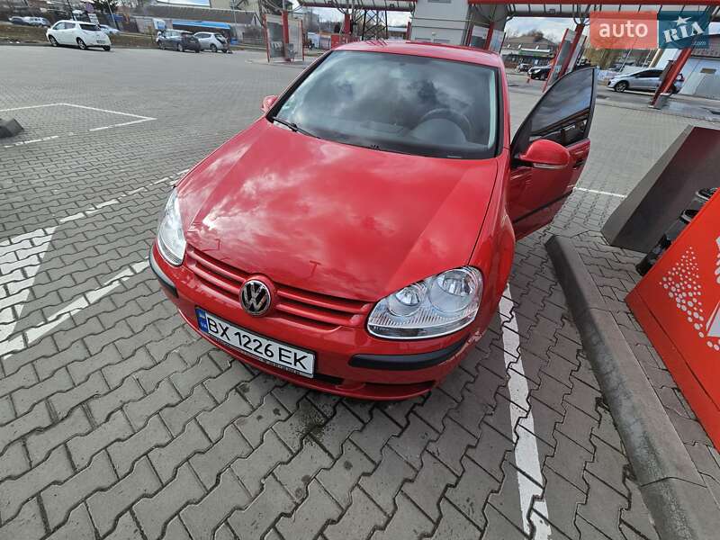 Хетчбек Volkswagen Golf 2005 в Старокостянтинові