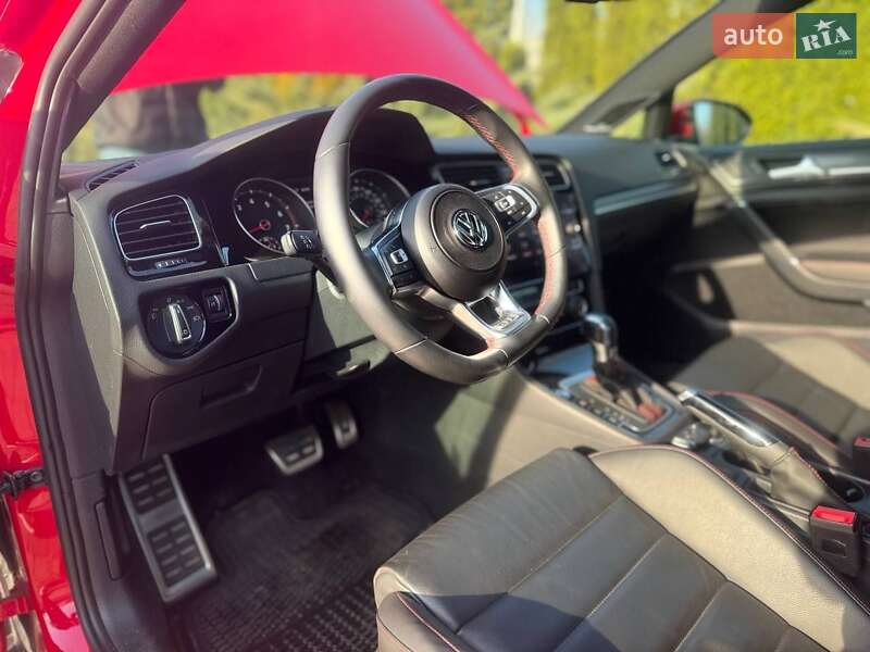 Хетчбек Volkswagen Golf 2019 в Києві