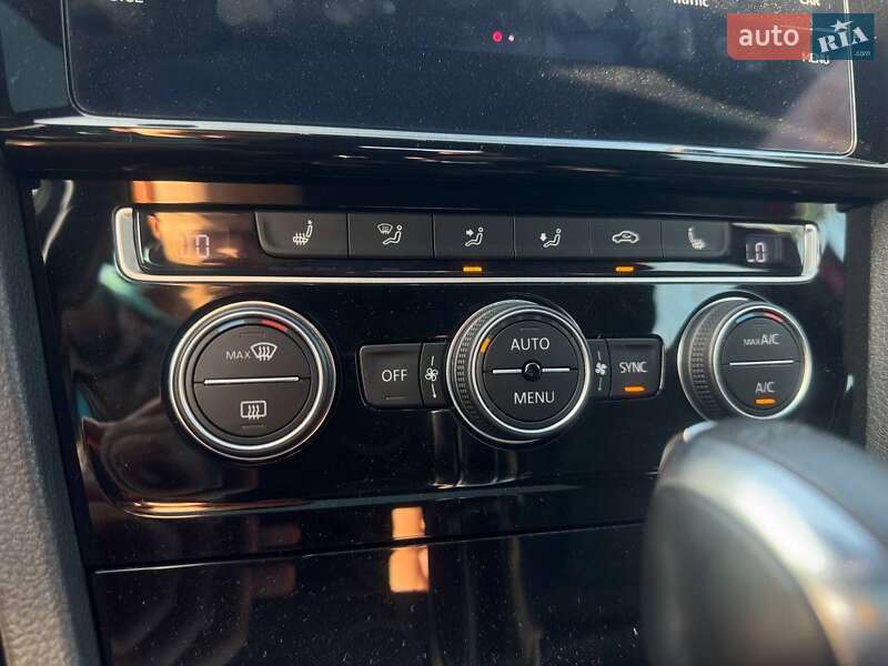 Хетчбек Volkswagen Golf 2019 в Києві