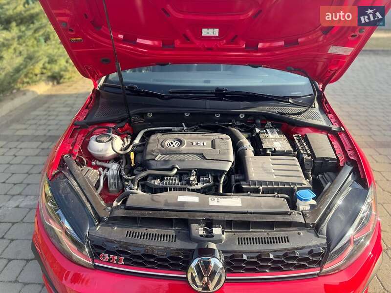 Хетчбек Volkswagen Golf 2019 в Києві