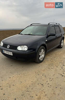 Універсал Volkswagen Golf 2002 в Чернівцях