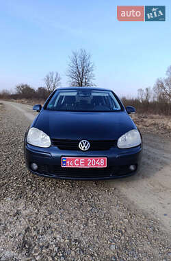 Хэтчбек Volkswagen Golf 2004 в Самборе