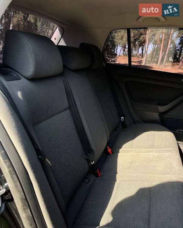 Хэтчбек Volkswagen Golf 2005 в Кролевце
