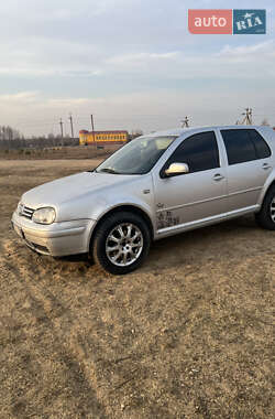 Хэтчбек Volkswagen Golf 2000 в Березному