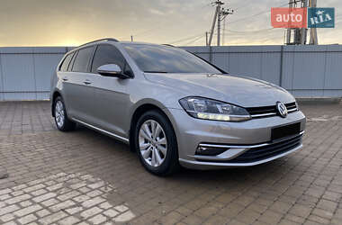 Универсал Volkswagen Golf 2017 в Черновцах