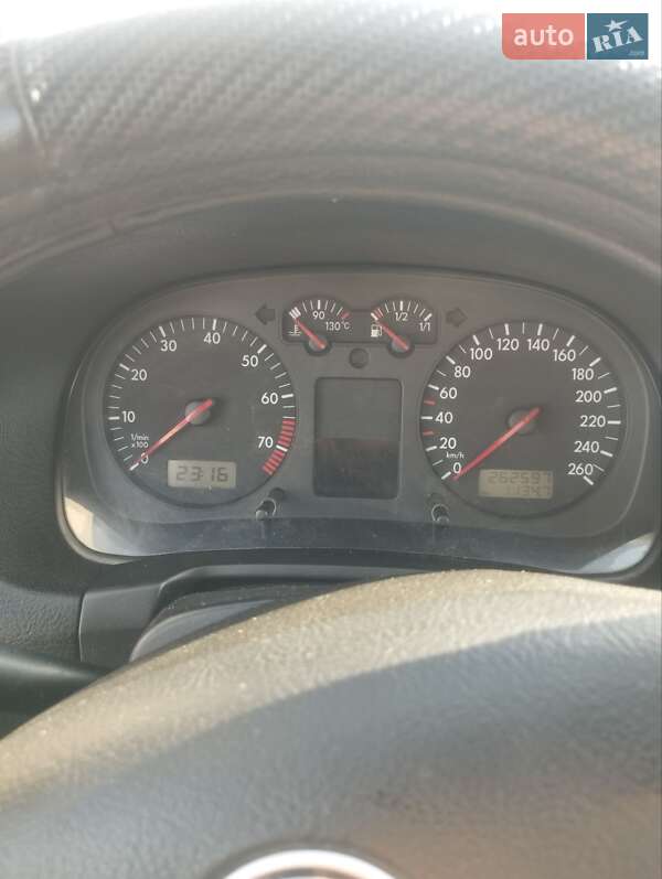 Універсал Volkswagen Golf 2001 в Івано-Франківську